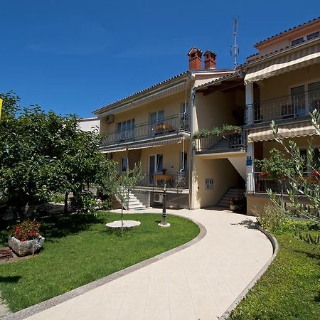 Apartments Maria Porec Exterior photo