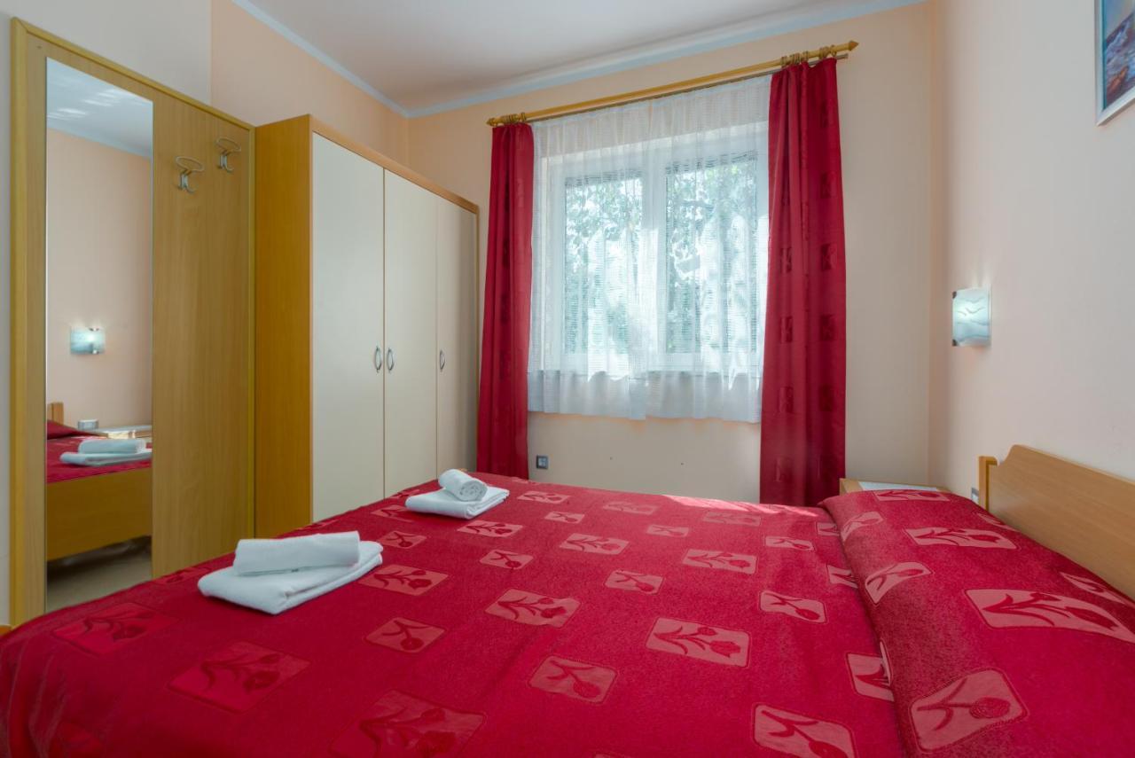 Apartments Maria Porec Exterior photo