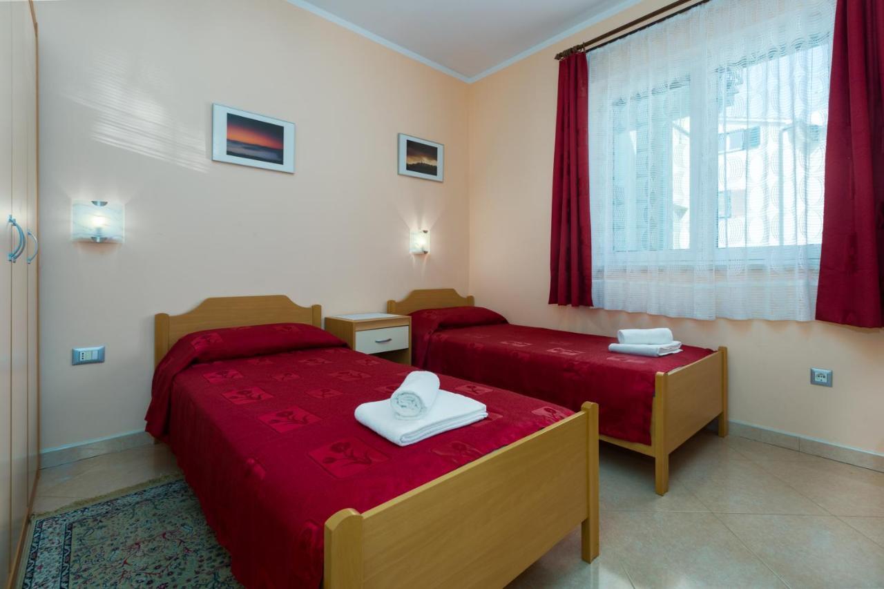 Apartments Maria Porec Exterior photo