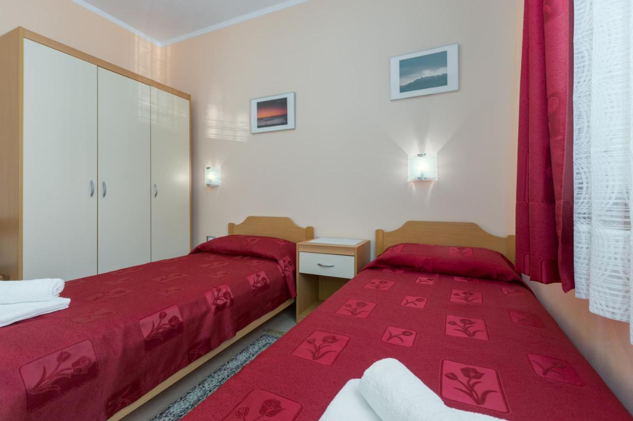 Apartments Maria Porec Exterior photo