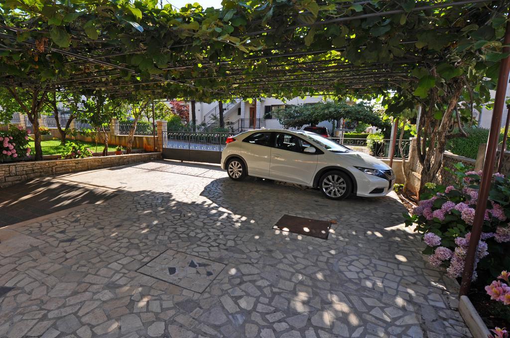 Apartments Maria Porec Exterior photo